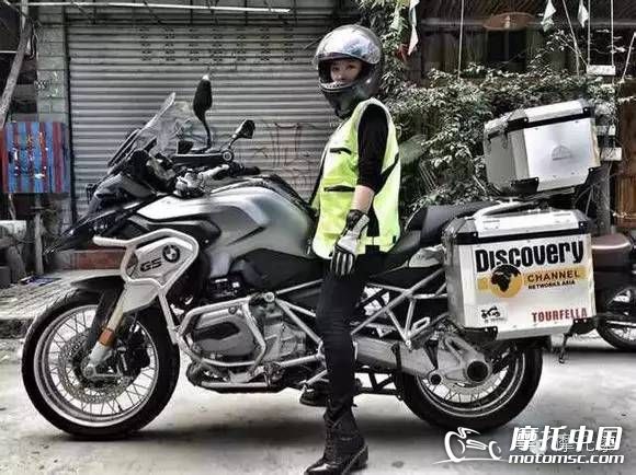 һ������ʿ�����Ѽ�Ԧ��ˮ��ȴ����סŮ��ʿ����ʱ��Ů��ʿ������ʿ�Եø�ү�ǣ����Ǳ������ɫˮ���˧ ...