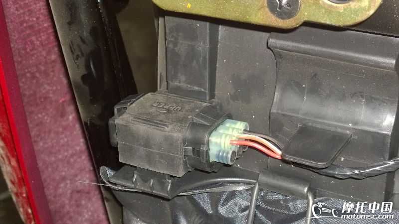 16335